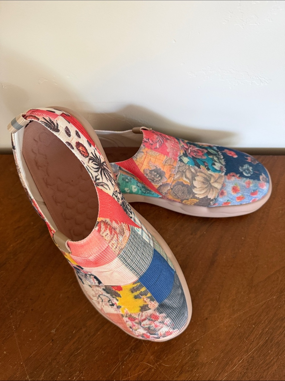 New With Carrying Bag Patchwork Floral Slip-On Women's Sneakers - Coral Multi